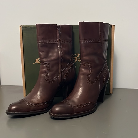 Eddie Bauer Women’s Chunky Heel Leather Boots - Picture 3 of 10
